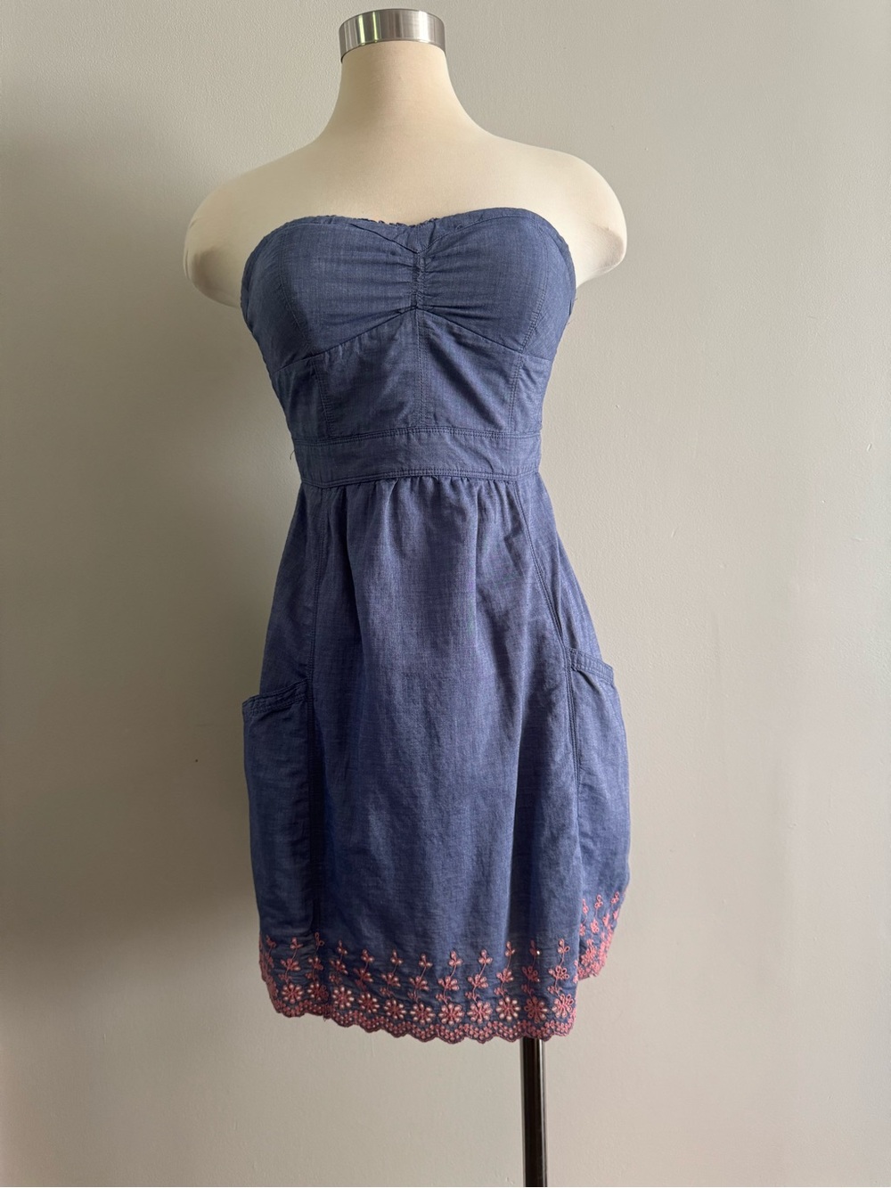 American Eagle Strapless Blue Embroidered Hem Sundress- Size 6